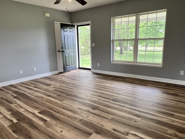 Building Photo - "Charming 3-Bedroom Haven with 2 Full Baths in Portland, TN – Your Cozy Retreat Awaits!"