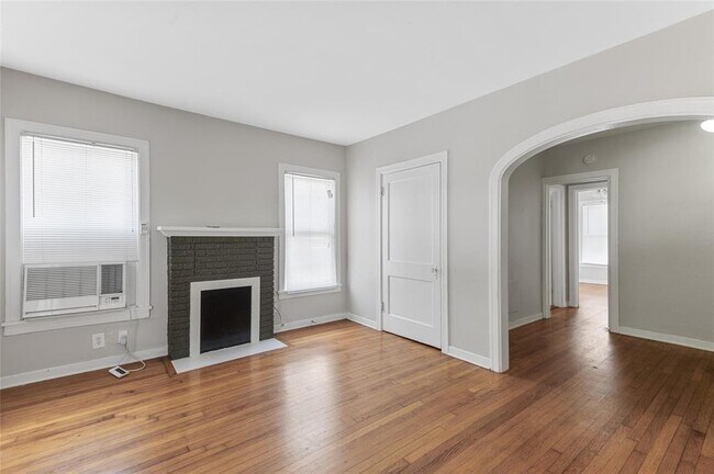 Building Photo - 419 W Polk St