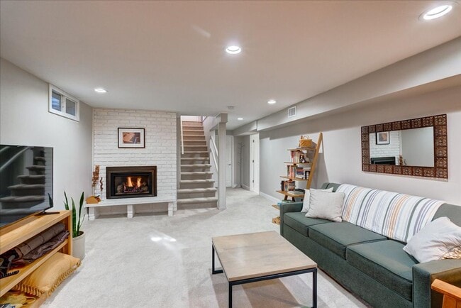 Building Photo - 5601 Russett Rd