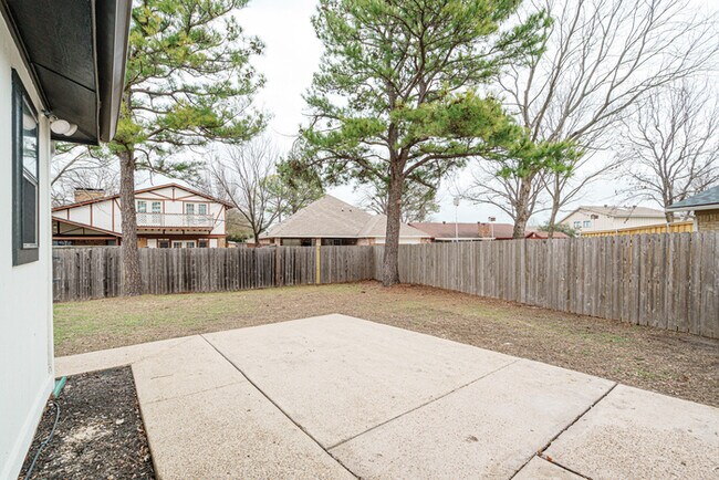 Building Photo - 1121 Via Del Rey