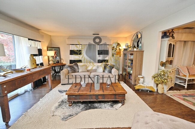 Building Photo - 360 E Terrace Ave