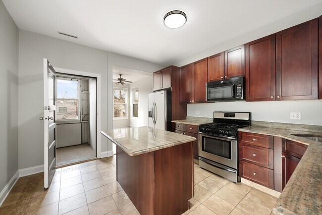 Building Photo - 3428 N Damen Ave