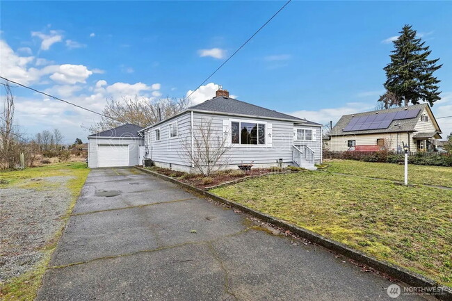 Building Photo - 1523 4th Ave NW