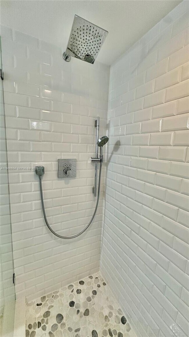 Building Photo - 2030 S Ocean Dr