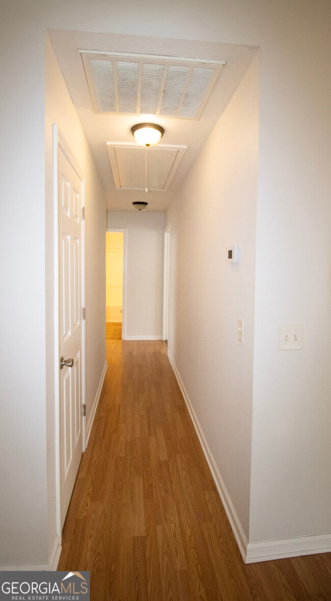 Building Photo - 206 N Bridgeport Dr
