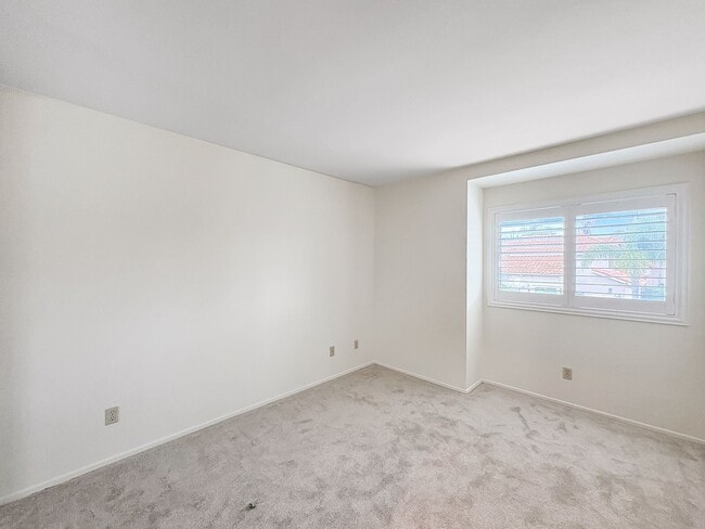 Building Photo - Beautiful 4B/3BA House w/ 2 Car Attached G...