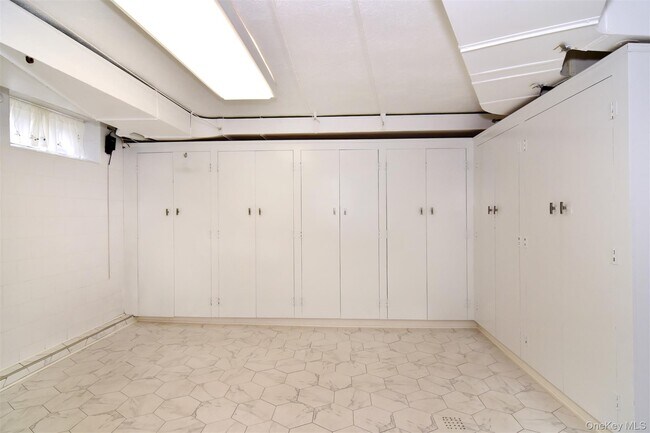 Building Photo - 68 Wildway