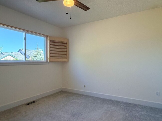 Building Photo - Updated Single-Family Home in Centennial!