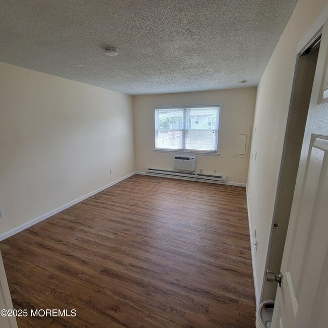 Building Photo - 14D Primrose Ln