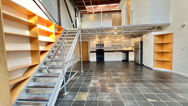 Building Photo - Lovely loft in Emeryville walking distance...