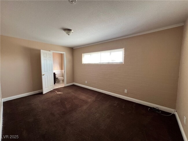 Building Photo - 1128 Greenway Dr