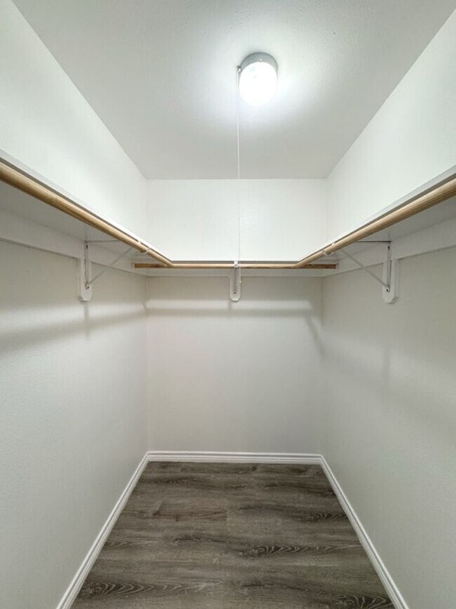 Building Photo - 11 Heritage Dr