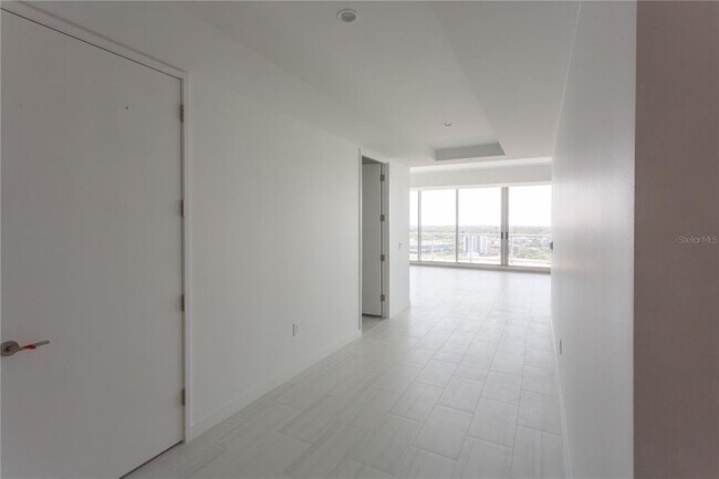 Building Photo - 400 Central Ave