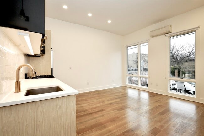 Building Photo - 250 Van Horne St