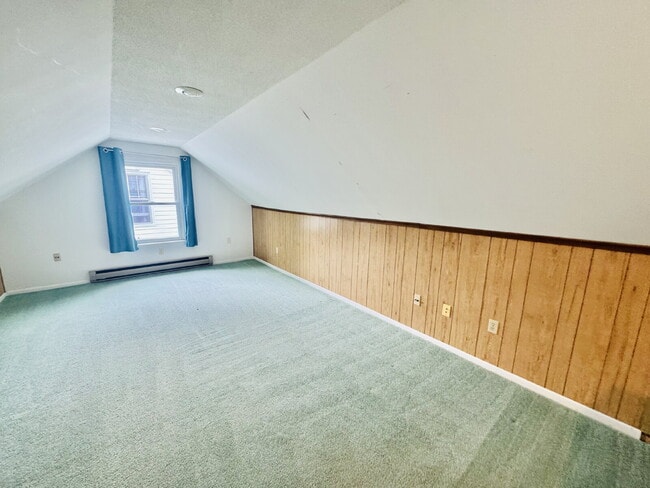 Building Photo - Charming 4-Bed Home with Gleaming Hardwood Floors, fully fenced backyard - 1500 Sq Ft in Minneapo...