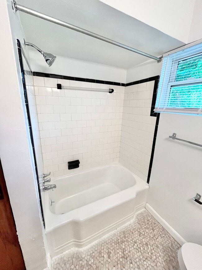 Building Photo - 112 Shepherd Ave