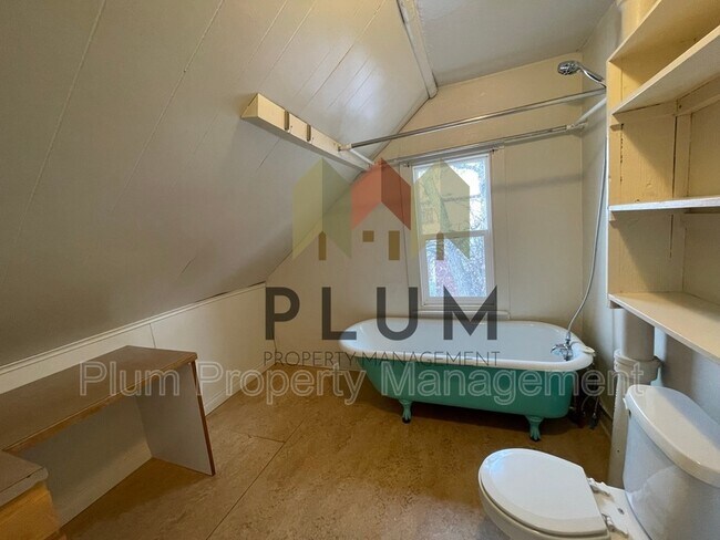 Building Photo - 807 Bulwer St