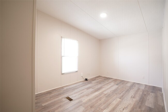 Building Photo - 9533 Cypress Dr