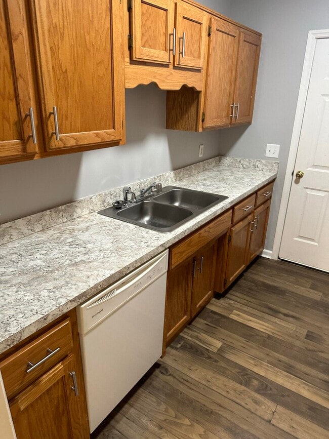 Building Photo - 2003 River Ridge Rd