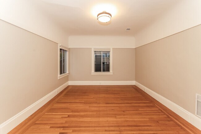 Building Photo - 1920 North Berkeley Bungalow Available!