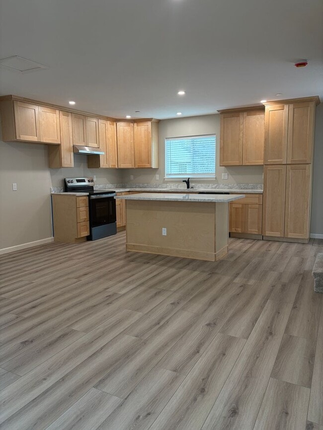 Building Photo - New 2 Bedroom, 1.5 Bathrooms in Santa Rosa Available Now!
