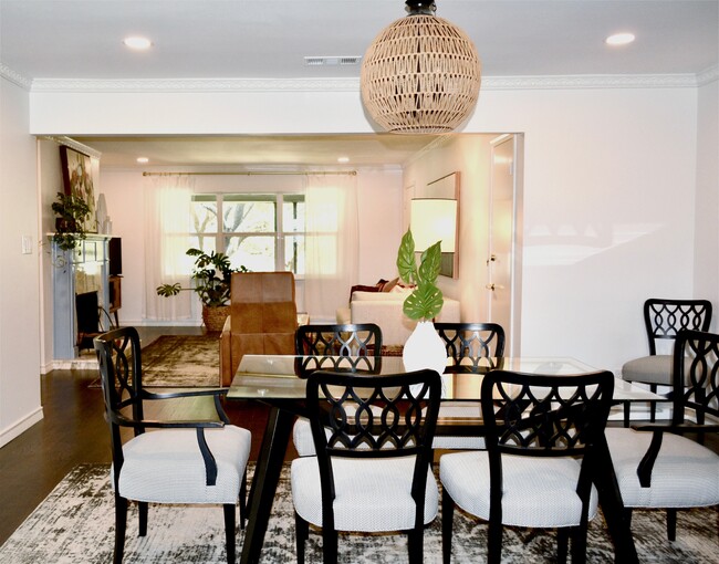 Spacious formal dining room - 6234 Bandera Ave