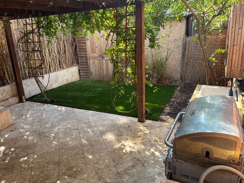 Building Photo - 1684 West Blvd