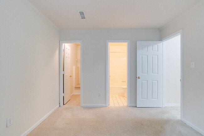 Building Photo - Crofton Condo For Rent