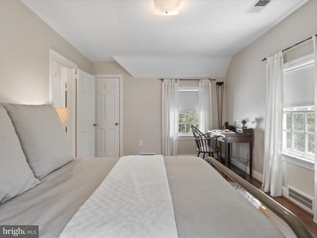 Building Photo - 4725 Rock Spring Rd