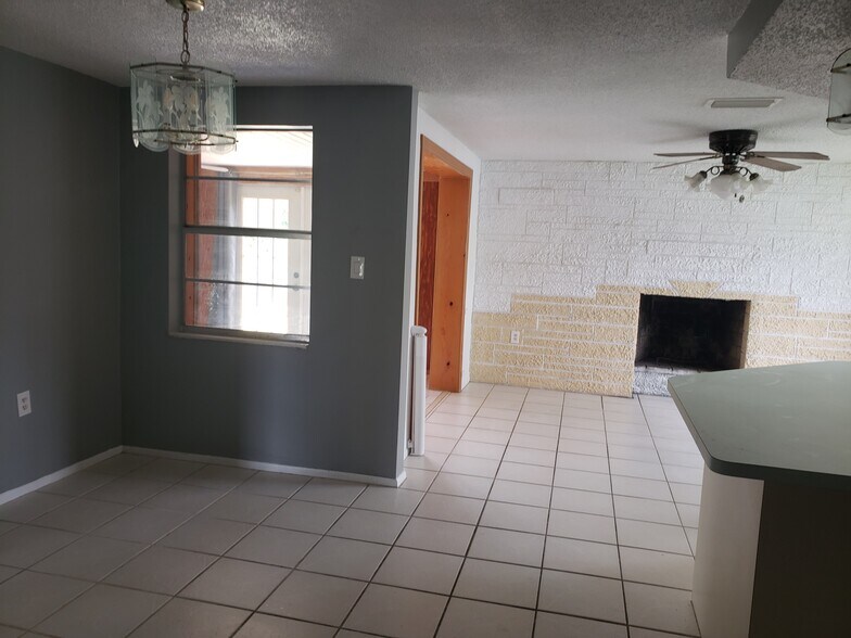 Building Photo - 10030 Glen Moor Ln