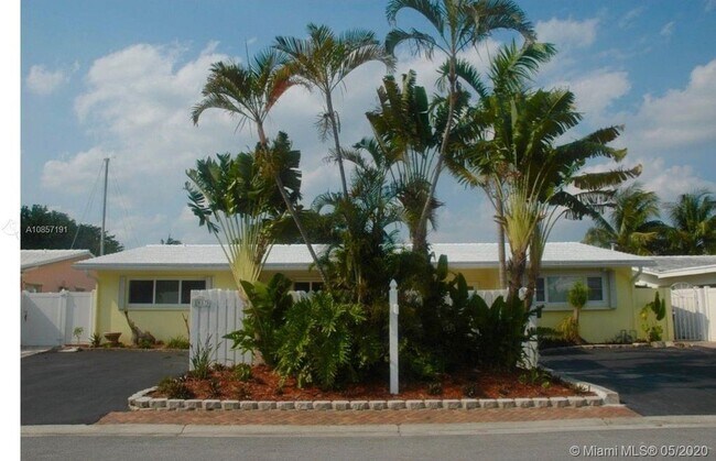 Building Photo - 1017 SW 12th Ct