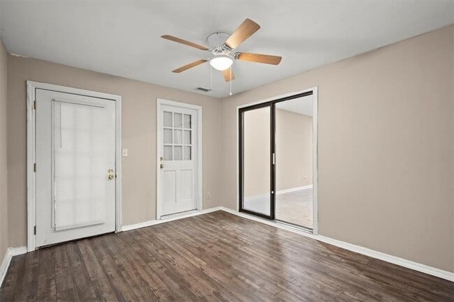 Building Photo - 326 Farm Pl Ct NE