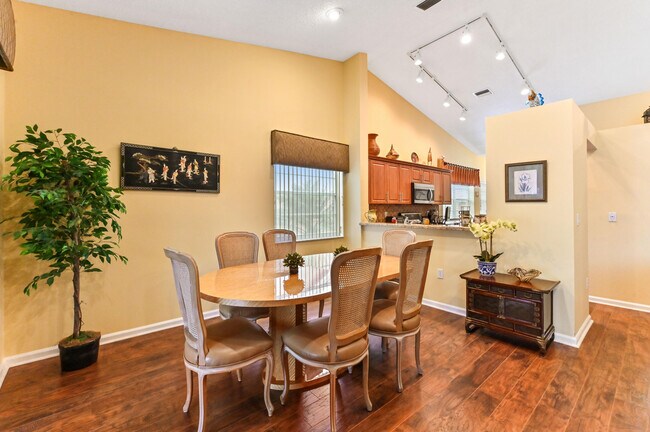 Building Photo - 9553 Shadybrook Dr