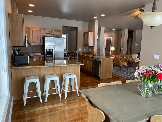 Building Photo - 3029 River Lakes Dr
