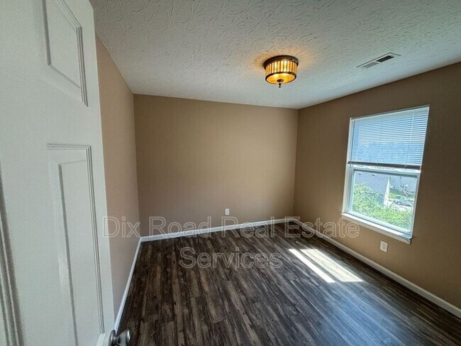 Building Photo - 2497 Deercove Ct.