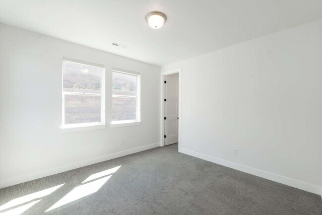 Building Photo - Traverse Mountain | SPACIOUS LIVING | 6 BED 4 BATH SINGLE FAMLY HOME