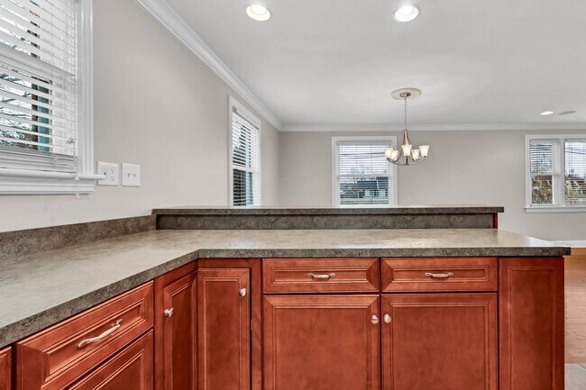 Building Photo - Great Location! Memorial Dr! Beautiful 3 Bedroom 2 Bath Ranch over Unfinished Basement!!