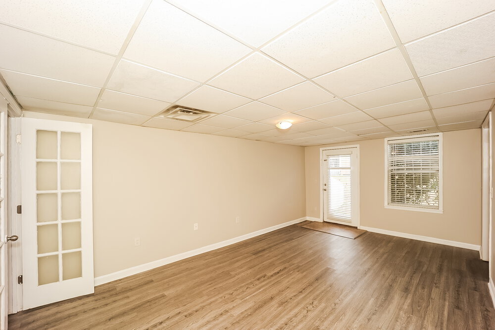 Building Photo - 10185 Point View Dr