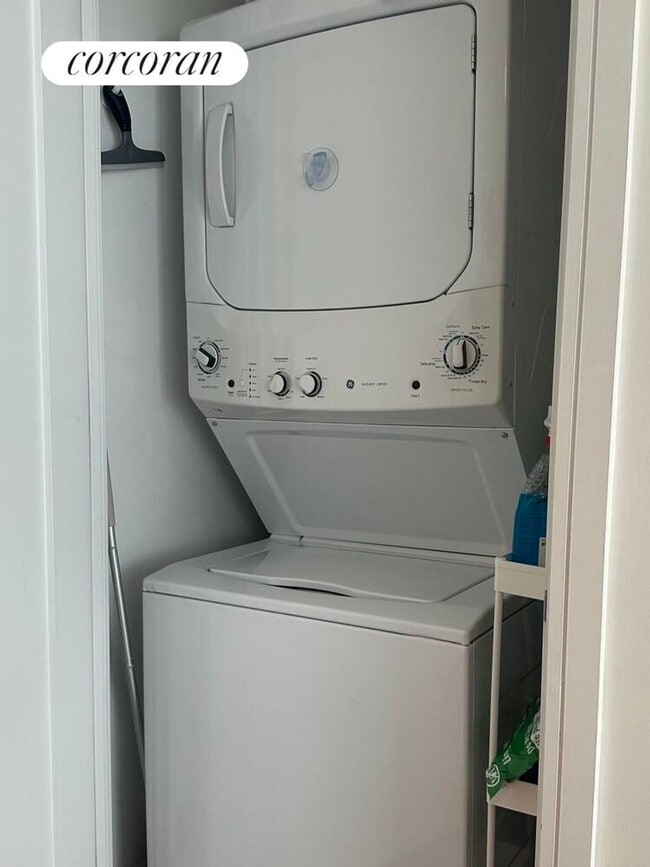 Building Photo - 30 Little W St