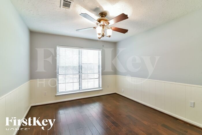 Building Photo - 11715 Parkriver Dr