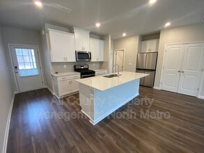 Building Photo - 168 Timberland Ave