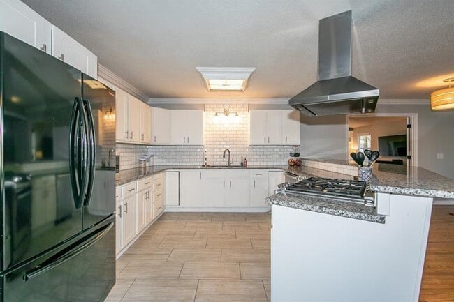 Building Photo - 2805 Pine Hill Dr