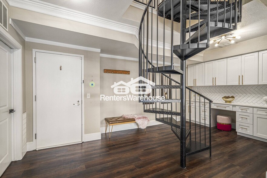 Building Photo - 5677 S Park Pl