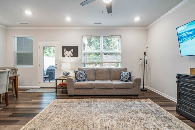 Building Photo - Furnished Pittsboro Rental Long or Mid Term Rental (60 Day minimum)