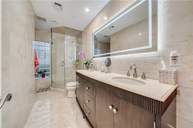 Building Photo - 1728 NE 16th Ave