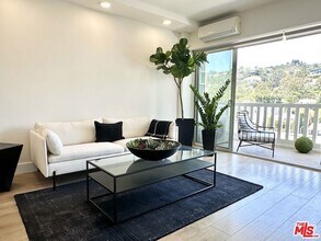 Building Photo - 999 N Doheny Dr
