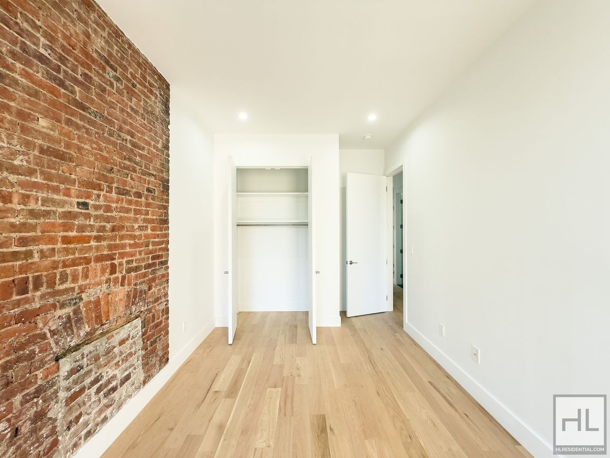 Building Photo - Expansive Sun-drenched Bed-Stuy 7 Bed 3-Bath Duplex