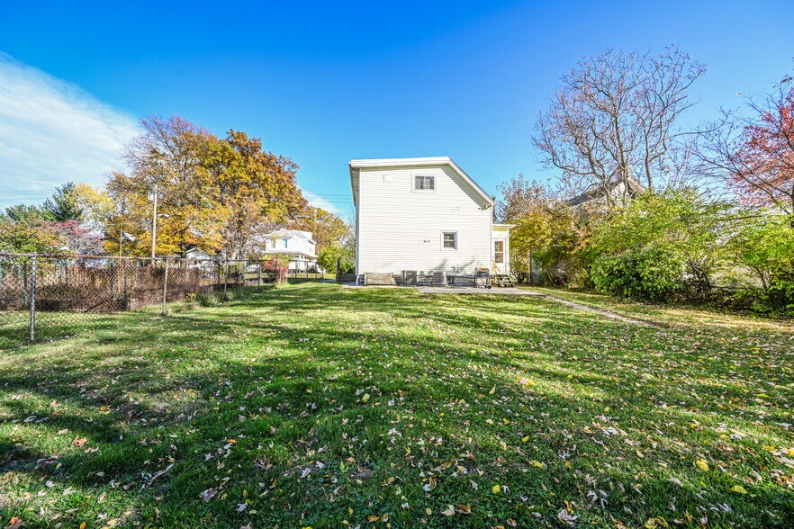 Building Photo - 7813 Elizabeth St