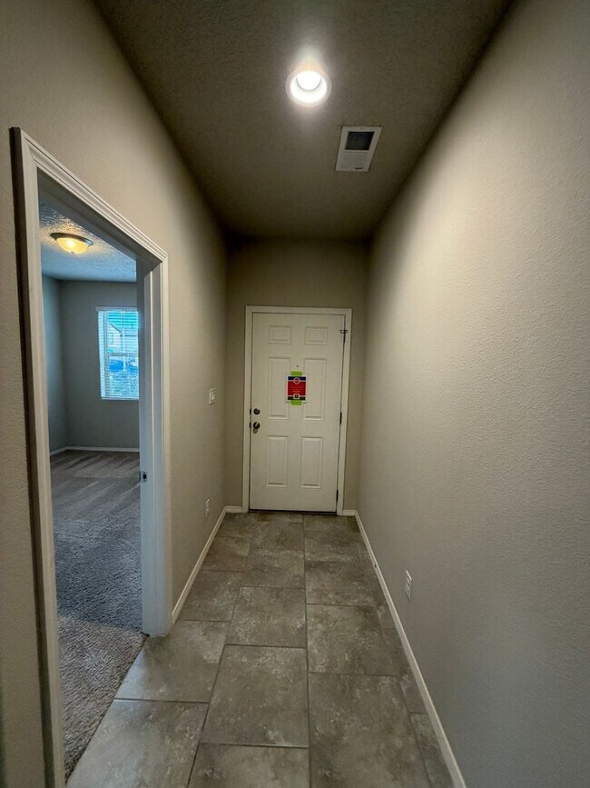 Building Photo - 4 Bedroom Single Story Home Available Near Paseo Del Norte Blvd NE & Rainbow Blvd NW!
