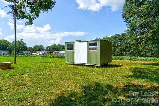 Building Photo - 2202 W Stage Coach Trail